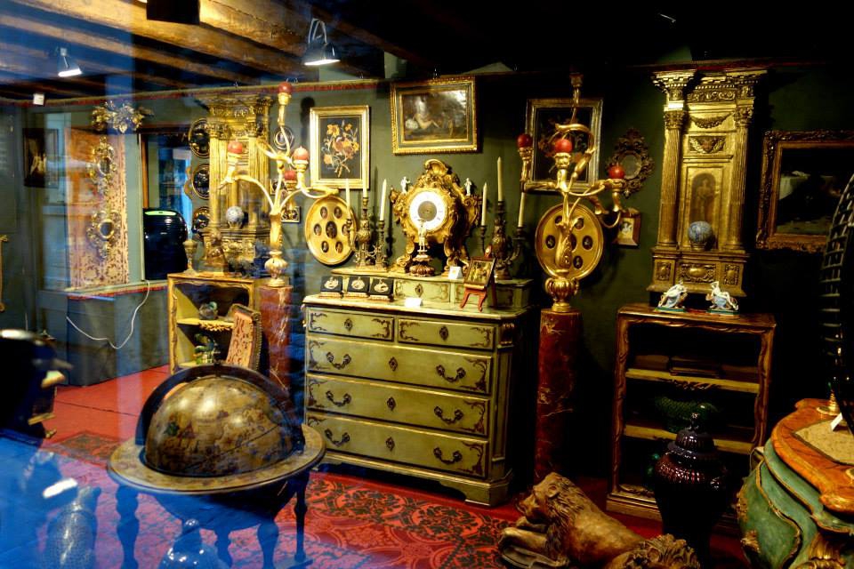 Venice, Buying antiques in Venice, the Antiques Diva, O&C Antiques, Where to buy antiques in Italy, Venetian Culture, Antique Textiles, 