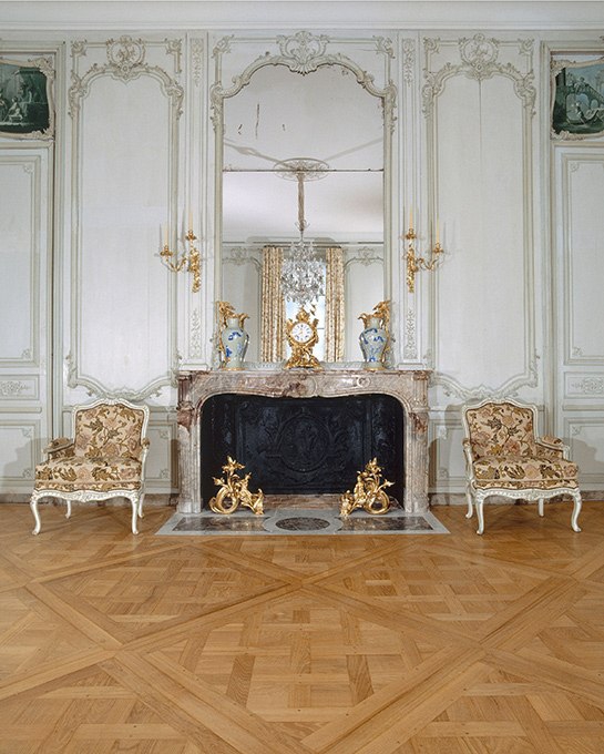 French Interior Design - Jacques Garcia, The Louvre, 18th Century Decorative Arts Gallery, Lessons in Art and Antiques, The Antiques Diva, French Antiques