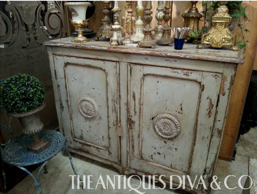 Antiques Diva Provence Tours, Sourcing antiques in Provence, Diva Guide Caren, French Antiques, L’isle sir la Sorgue, Flea markets in Provence
