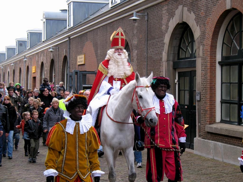 Verwonderend Dutch Sinterklaas Tradition - The Antiques DivaThe Antiques Diva DR-37