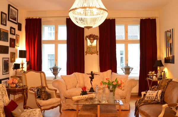 Decorating with Antiques, Chaise Lounge, Glamour, Linda Merrill, The Antiques Diva, Berlin Apartment, Andrew Skipper, Comfortable Glamour, Chic Style