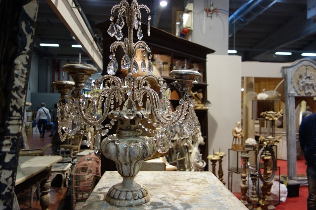 Decorating with lighting fixtures, antique lighting fixtures, vintage lighting fixtures, decorating tips, Antiques Diva Interior Decorating, Chandeliers, 