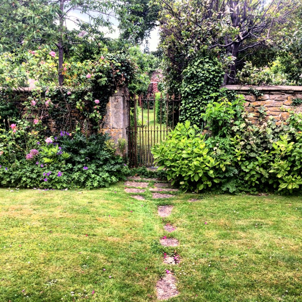 Garden Antiques in England-Pathway