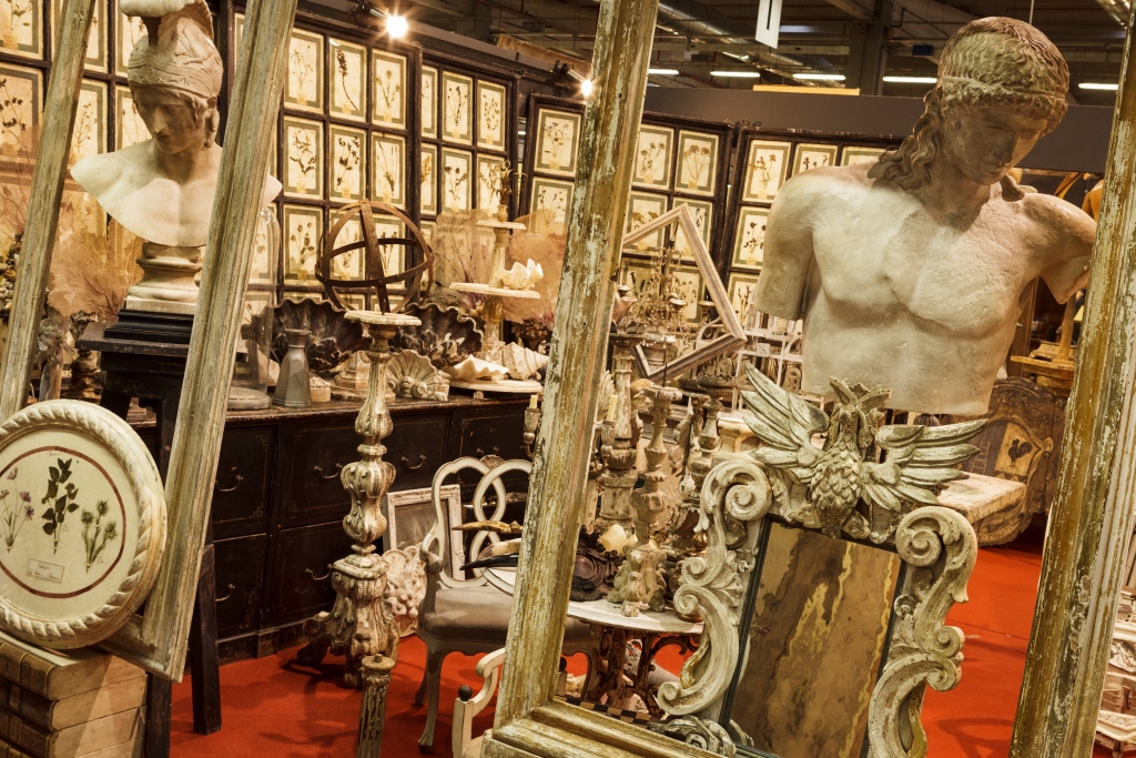 sourcing antiques in Italy with The Antiques Diva