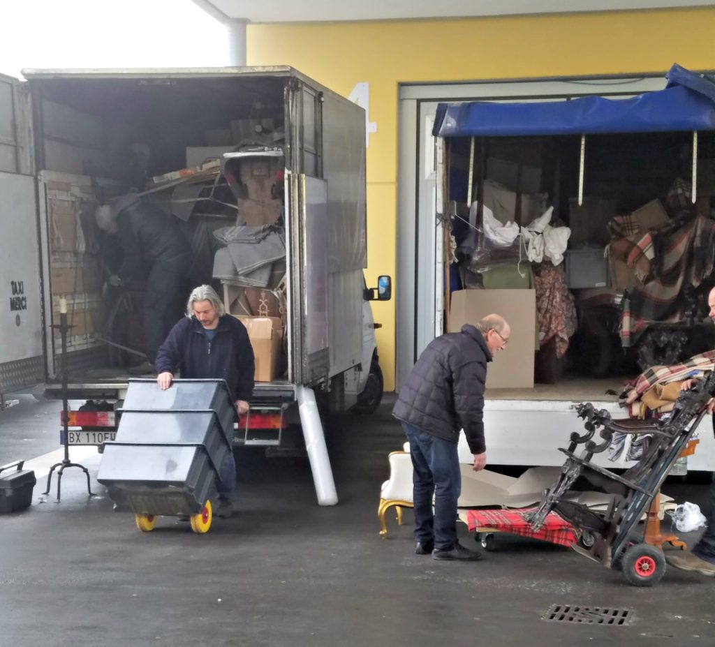 We arrived early for Pre-Trade Day as dealers were bringing pieces off their trucks.