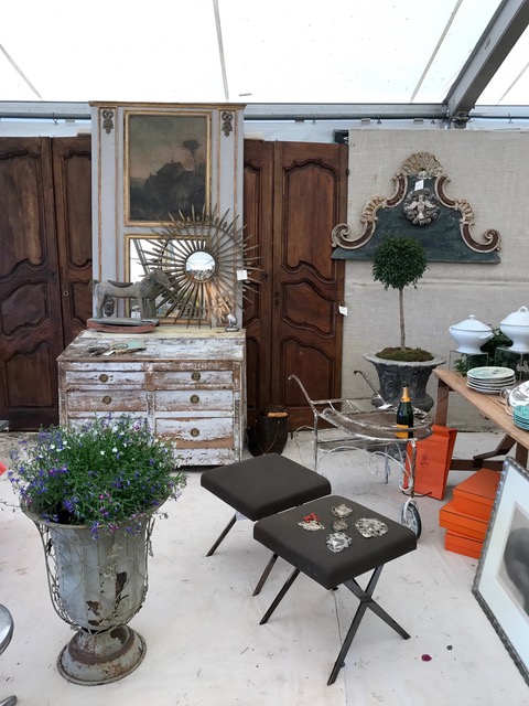 Doni Belau booth - Antiques Diva Round Top tours