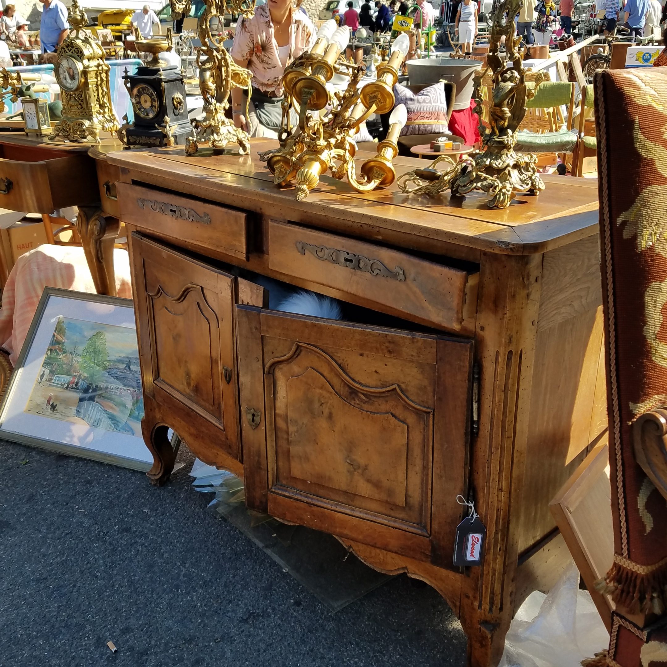 Lolo French Antiques.Shopping antique fair in Provence